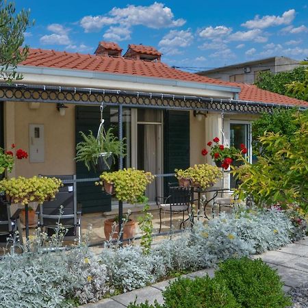 Issa Holiday Home - 3 Min Walk To Beach Kaštela Extérieur photo
