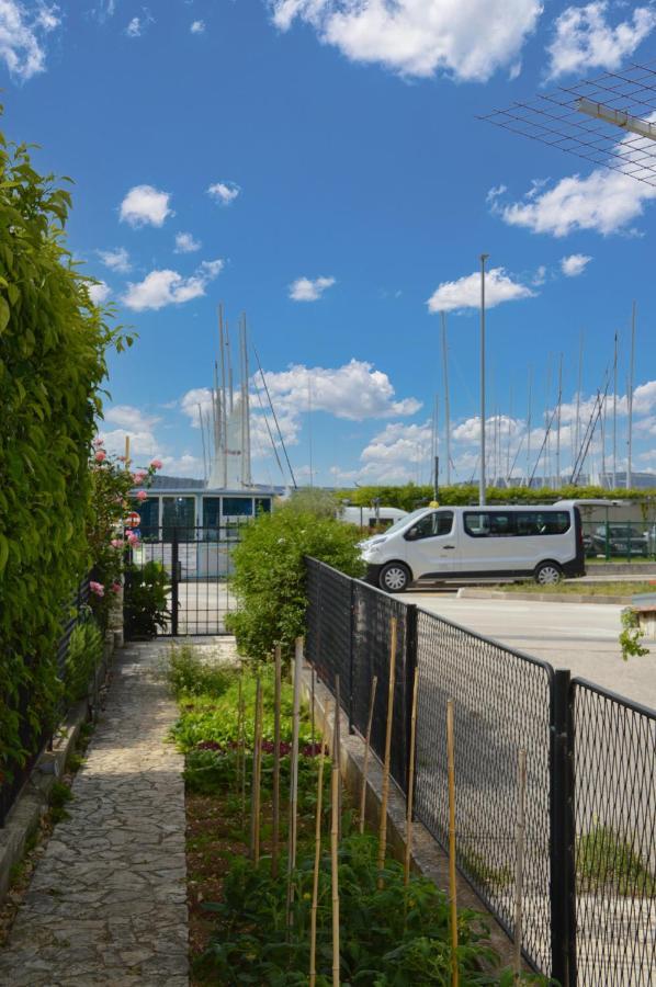 Issa Holiday Home - 3 Min Walk To Beach Kaštela Extérieur photo