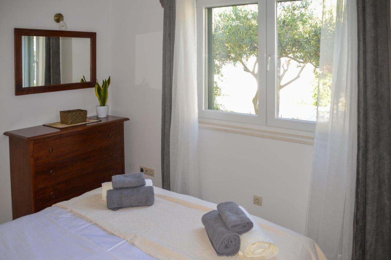 Issa Holiday Home - 3 Min Walk To Beach Kaštela Extérieur photo