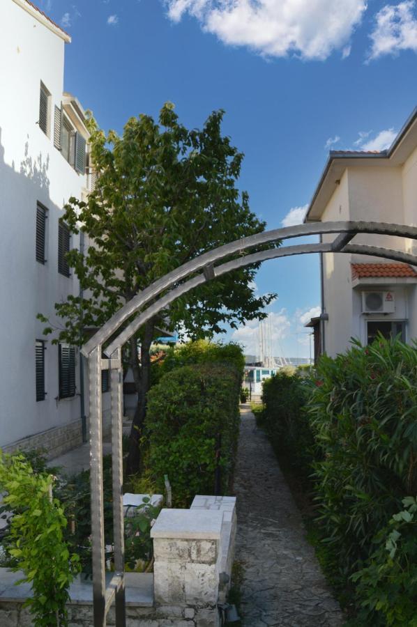 Issa Holiday Home - 3 Min Walk To Beach Kaštela Extérieur photo