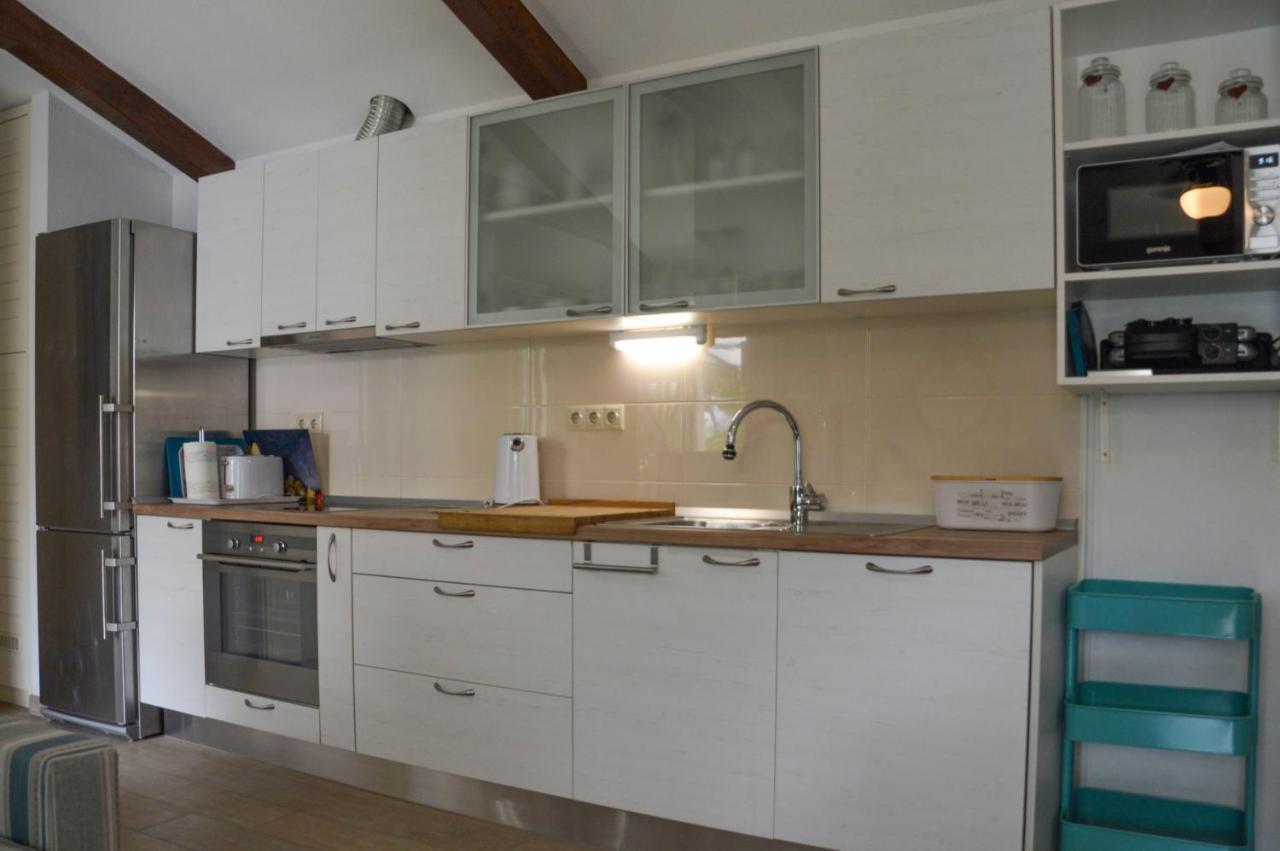 Issa Holiday Home - 3 Min Walk To Beach Kaštela Extérieur photo