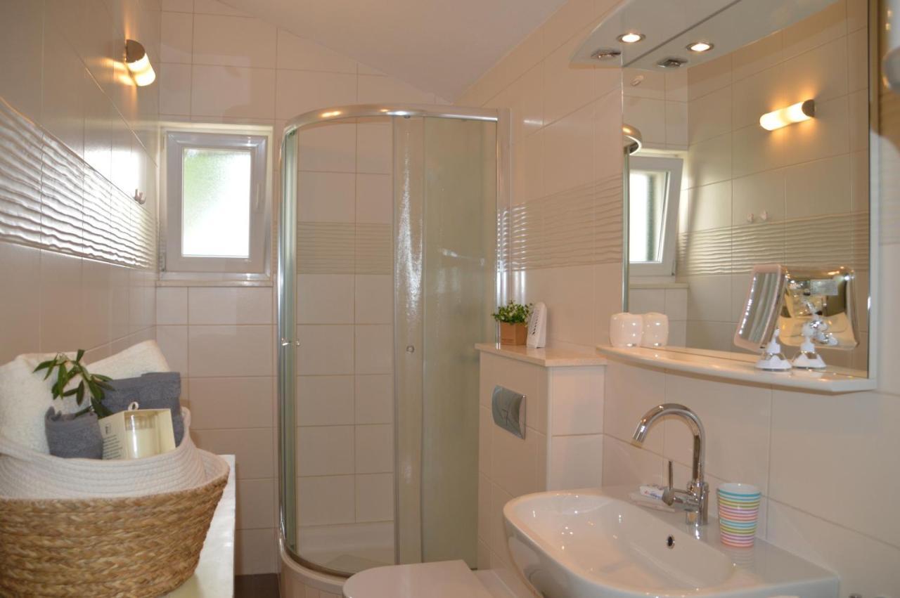 Issa Holiday Home - 3 Min Walk To Beach Kaštela Extérieur photo