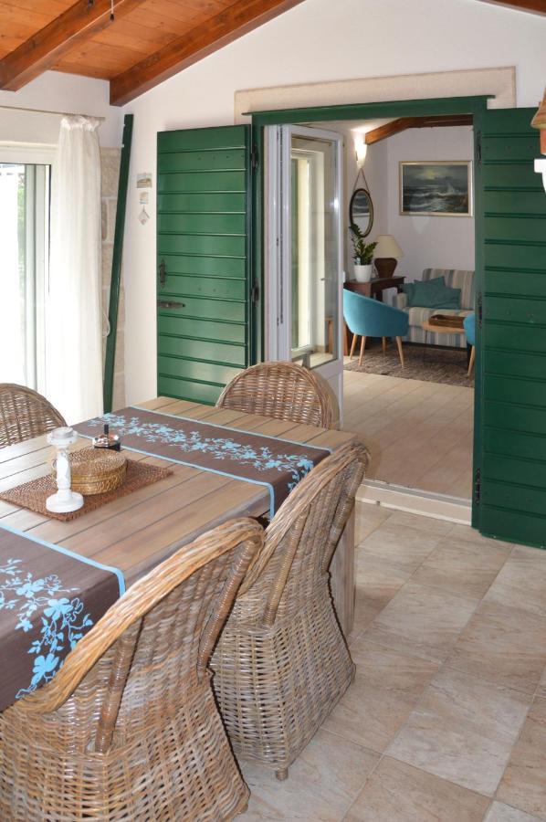 Issa Holiday Home - 3 Min Walk To Beach Kaštela Extérieur photo