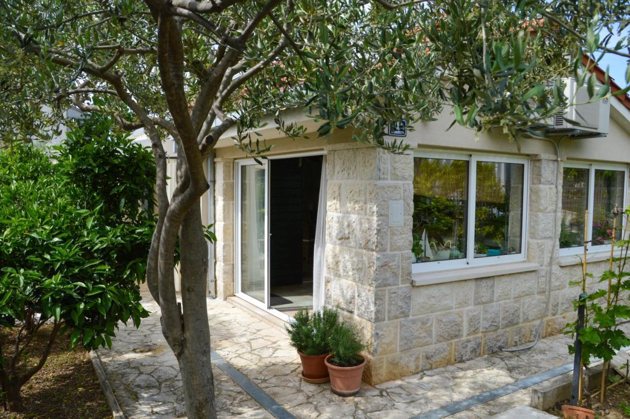 Issa Holiday Home - 3 Min Walk To Beach Kaštela Extérieur photo
