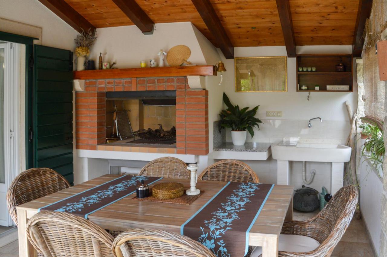 Issa Holiday Home - 3 Min Walk To Beach Kaštela Extérieur photo