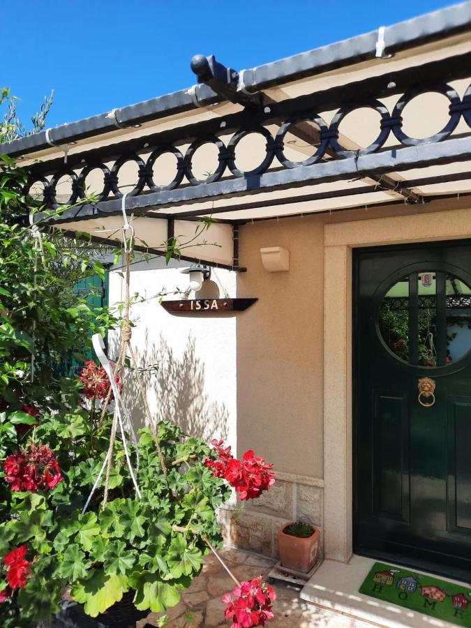 Issa Holiday Home - 3 Min Walk To Beach Kaštela Extérieur photo